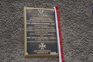 odsłonięta tablica pamiątkowa poświęcona Zofii i Stanisławowi Kulikowskim żołnierzom AK, fot. M. Ruczyńska