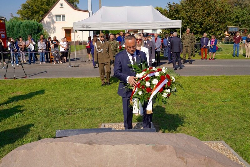 Uroczystość odsłonięcia tablicy upamiętniającej Józefa Bosia "Lot" – Krzepocin, 19 września 2014.