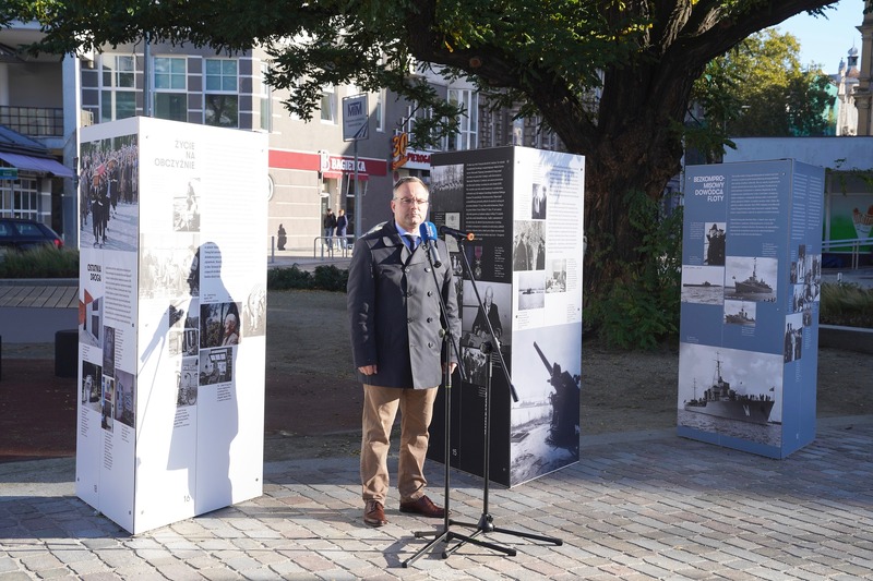 Wernisaż wystawy Oddziałowego Biura Edukacji Narodowej IPN o. w Szczecinie „Admirał Józef Unrug, dowódca i wychowawca” – Szczecin, 15 października 2024