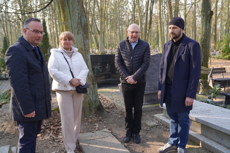 Narodowy Dzień Pamięci Polaków ratujących Żydów pod okupacją niemiecką został ustanowiony w 2018 roku przez parlament z inicjatywy Prezydenta Andrzeja Dudy. 24 marca jest datą symboliczną, gdyż tego dnia w 1944 roku dokonano egzekucji na bł. Rodzinie Ulmów. Nad ranem w Markowej niemieccy żandarmi zamordowali ośmioro Żydów oraz ukrywających ich Józefa Ulmę i będącą w zaawansowanej ciąży jego żonę Wiktorię. Niemcy zabili też szóstkę ich dzieci.