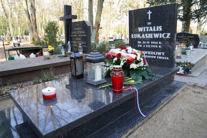 Narodowy Dzień Pamięci Polaków ratujących Żydów pod okupacją niemiecką został ustanowiony w 2018 roku przez parlament z inicjatywy Prezydenta Andrzeja Dudy. 24 marca jest datą symboliczną, gdyż tego dnia w 1944 roku dokonano egzekucji na bł. Rodzinie Ulmów. Nad ranem w Markowej niemieccy żandarmi zamordowali ośmioro Żydów oraz ukrywających ich Józefa Ulmę i będącą w zaawansowanej ciąży jego żonę Wiktorię. Niemcy zabili też szóstkę ich dzieci.