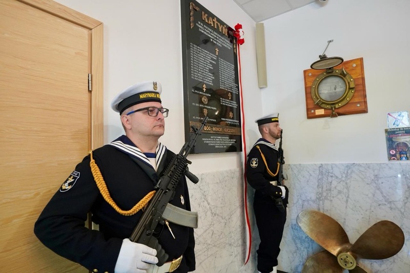Uroczystość odsłonięcia tablicy poświęconej pamięci kapelanów, ofiar zbrodni katyńskiej – Świnoujście, 5 maja 2025.