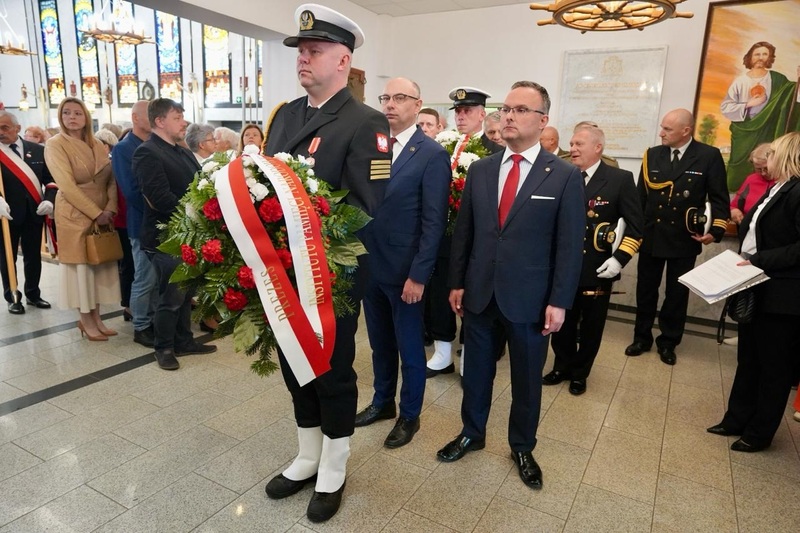 Uroczystość odsłonięcia tablicy poświęconej pamięci kapelanów, ofiar zbrodni katyńskiej – Świnoujście, 5 maja 2025.