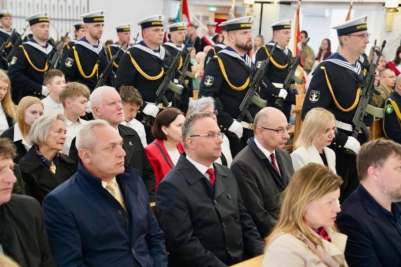 Uroczystość odsłonięcia tablicy poświęconej pamięci kapelanów, ofiar zbrodni katyńskiej – Świnoujście, 5 maja 2025.