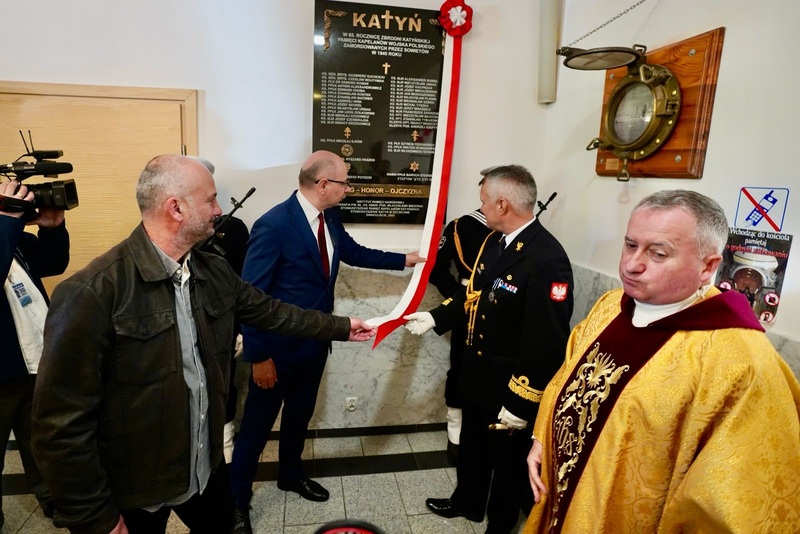 Uroczystość odsłonięcia tablicy poświęconej pamięci kapelanów, ofiar zbrodni katyńskiej – Świnoujście, 5 maja 2025.