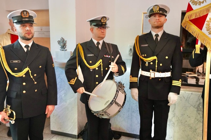 Uroczystość odsłonięcia tablicy poświęconej pamięci kapelanów, ofiar zbrodni katyńskiej – Świnoujście, 5 maja 2025.