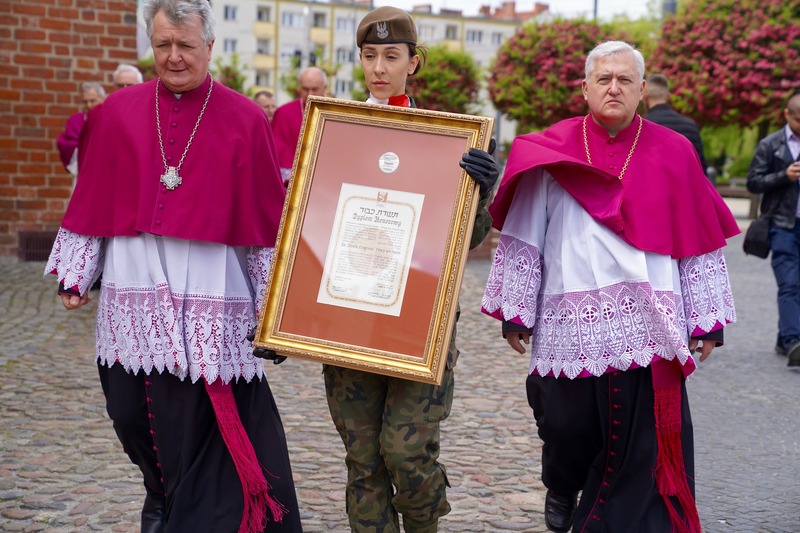 Uroczystość odsłonięcia tablicy poświęconej „Sprawiedliwemu wśród narodów świata", ks. Józefowi Czapranowi – Gorzów Wielkopolski, 8 maja 2025