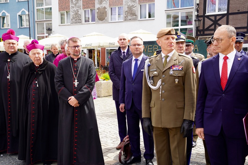 Uroczystość odsłonięcia tablicy poświęconej „Sprawiedliwemu wśród narodów świata", ks. Józefowi Czapranowi – Gorzów Wielkopolski, 8 maja 2025