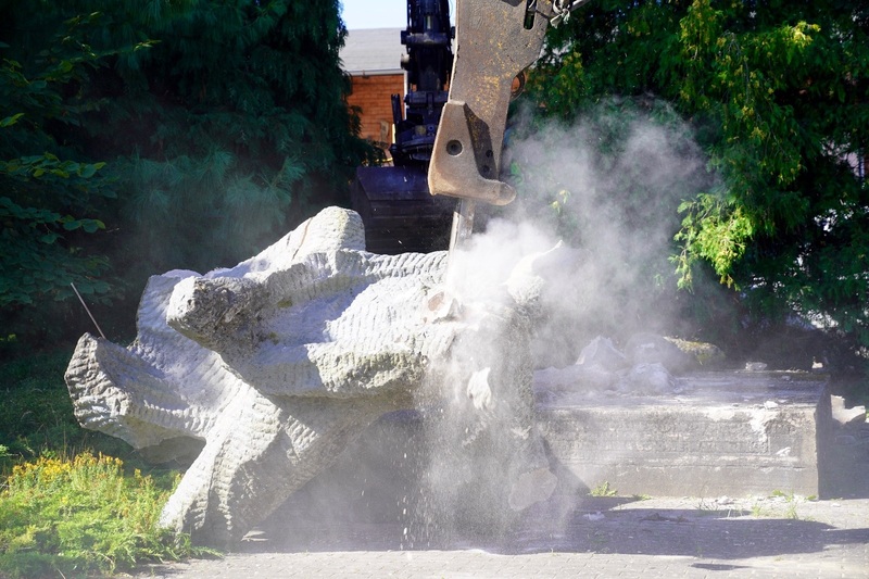 Demontaż sowieckiego obiektu propagandowego – Płoty, 18 sierpnia 2025