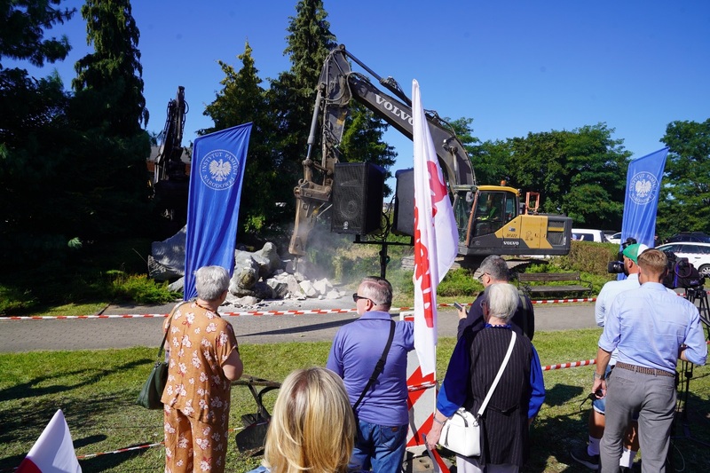 Demontaż sowieckiego obiektu propagandowego – Płoty, 18 sierpnia 2025