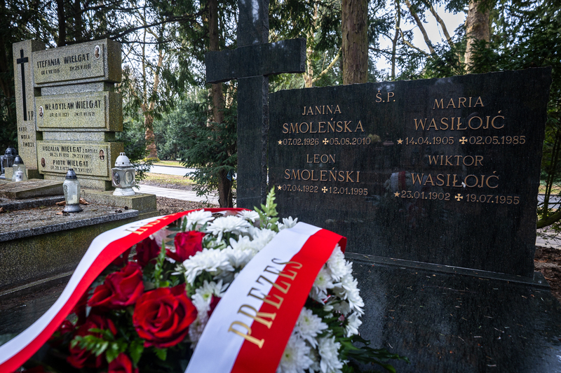 Złożenie kwiatów na grobie Janiny Wasiłojć-Smoleńskiej – niezłomnej sanitariuszki i łączniczki Armii Krajowej