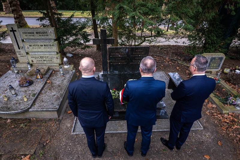 Złożenie kwiatów na grobie Janiny Wasiłojć-Smoleńskiej – niezłomnej sanitariuszki i łączniczki Armii Krajowej