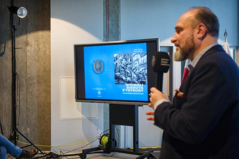 Plenerową wystawę „Wygnali Bieruta z trybuny" otworzyliśmy w centrum Szczecina – Szczecin, 17 kwietnia 2026