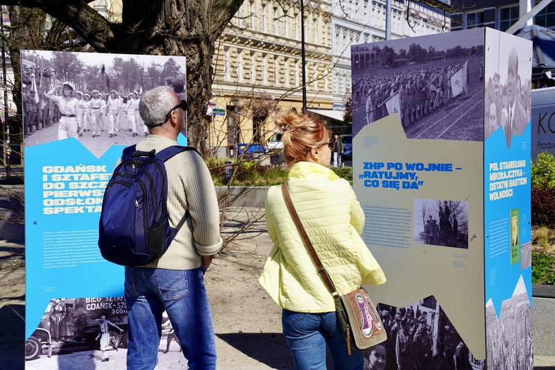 Plenerową wystawę „Wygnali Bieruta z trybuny" otworzyliśmy w centrum Szczecina – Szczecin, 17 kwietnia 2026