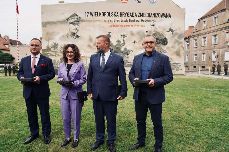 Prezentacja pamiątkowego muralu na 30-lecie powstania 17 Wielkopolskiej Brygady Zmechanizowanej im. generała broni Józefa Dowbora-Muśnickiego – Międzyrzecz, 11 września 2026
