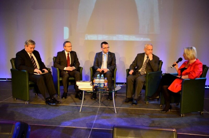 Od lewej: prof. Jerzy Eisler, dr Łukasz Kamiński, dr Marcin Stefaniak, dr Michał Paziewski, Agata Rokicka