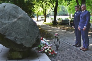 Złożenie kwiatów na Cmentarzu Centralnym – Szczecin (fot. Marcin Manowski / IPN Szczecin)
