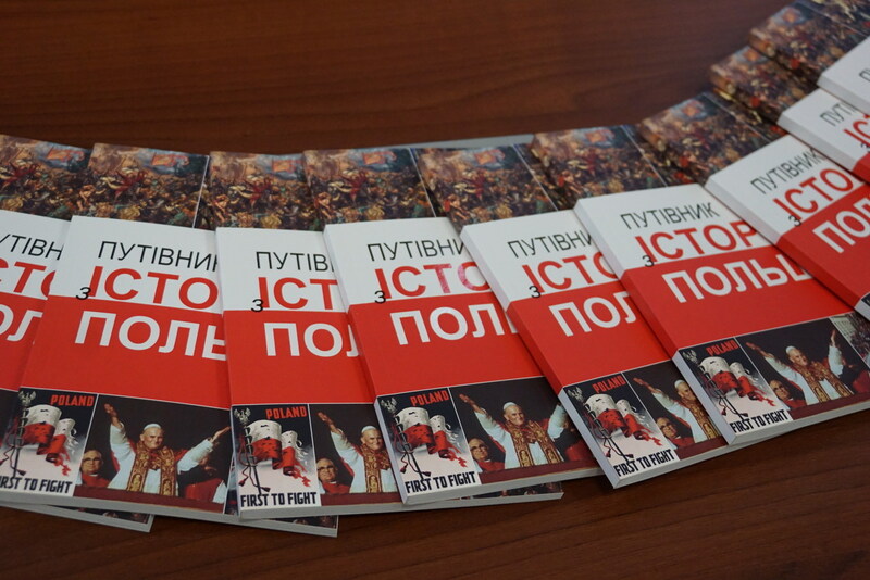 IPN przekazał kuratorom oświaty w Szczecinie podręczniki do historii Polski w języku ukraińskim.1