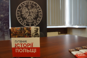 IPN przekazał kuratorom oświaty w Szczecinie podręczniki do historii Polski w języku ukraińskim.2