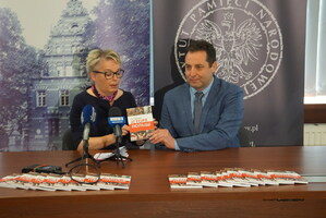 IPN przekazał kuratorom oświaty w Szczecinie podręczniki do historii Polski w języku ukraińskim.3