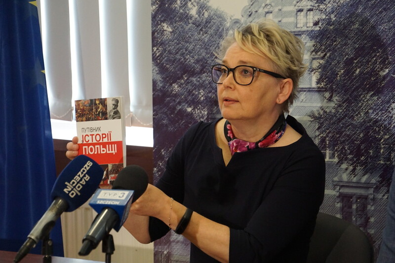 IPN przekazał kuratorom oświaty w Szczecinie podręczniki do historii Polski w języku ukraińskim.5